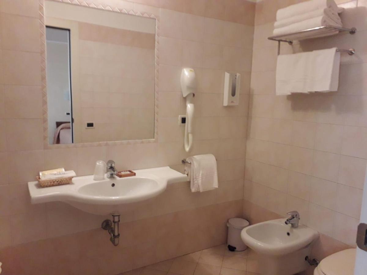 Albergo Ristorante Campanile Azzurro Villafranca Padovana ภายนอก รูปภาพ
