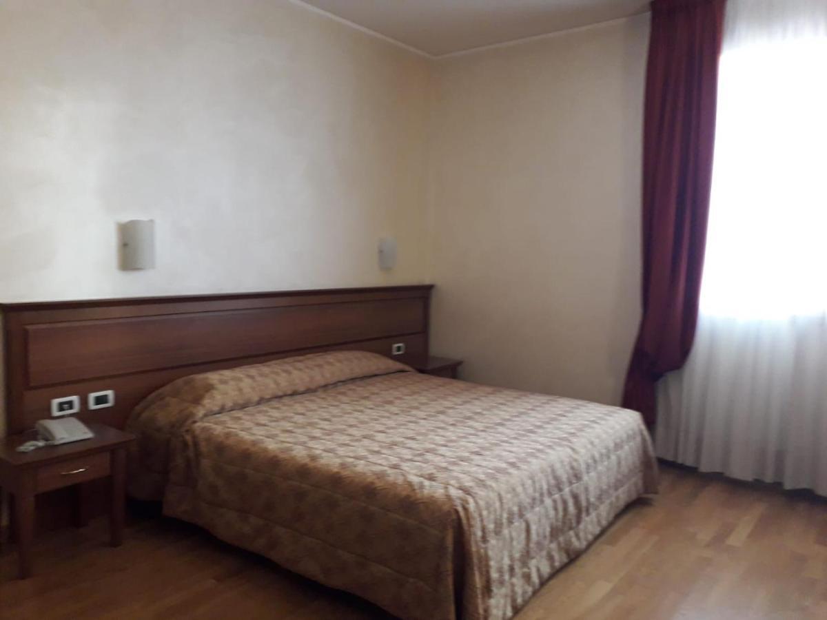 Albergo Ristorante Campanile Azzurro Villafranca Padovana ภายนอก รูปภาพ